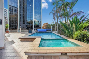 Greys Urban Escape with Spa, Pool - Gym